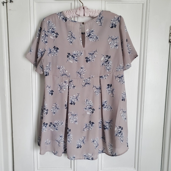 Sienna Sky Grey Floral Flowy T-shirt Blouse - Picture 2 of 4